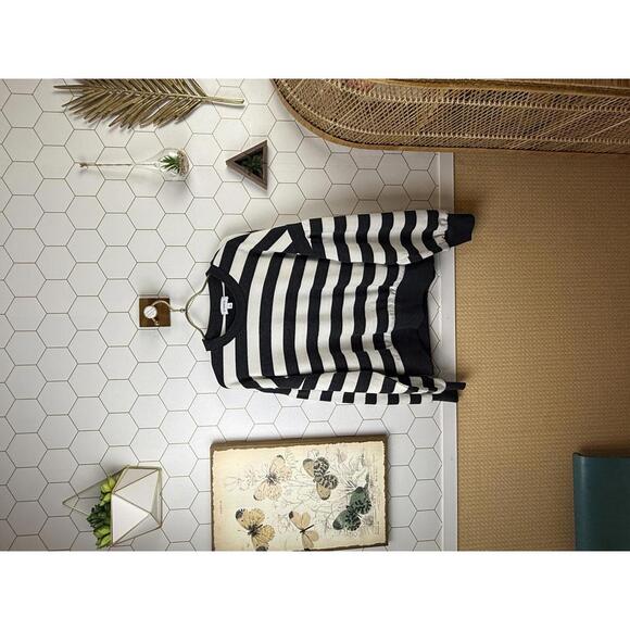 Evereve Sweaters - Evereve Crewneck Gray and White Striped Fleece Sweater - Size - Small